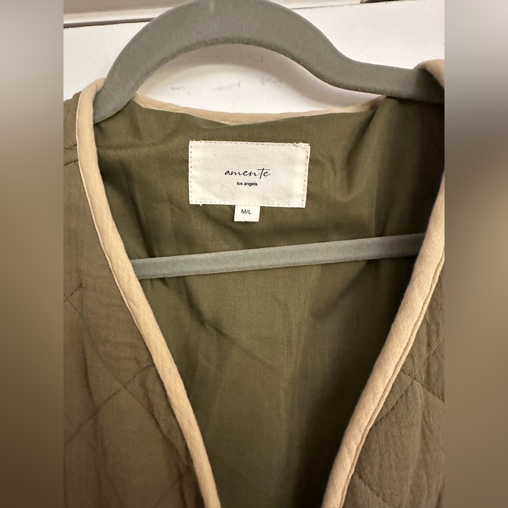 The Amente Button Down Quilted Coat Excellent Condition Size M/L - Picture 12 of 12